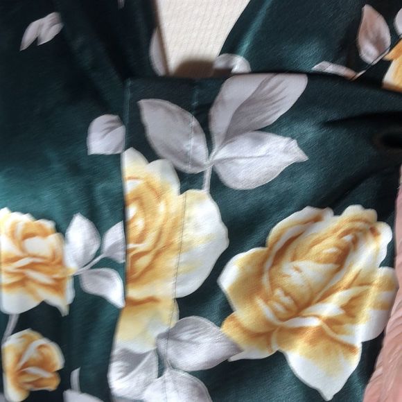 Victoria's Secret Green Floral Satiny Sleep Shirt Button Down Long Sleeve Size M - Picture 11 of 14